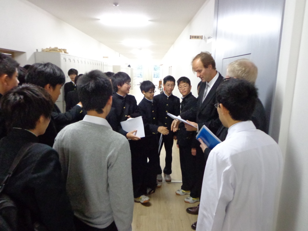 Luostarivuoren koulun vierailu Keio Futsubu School:iin